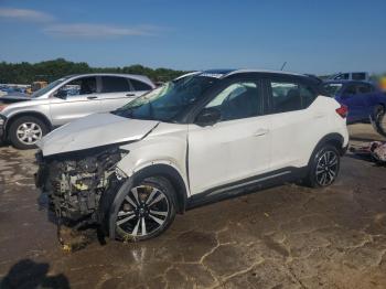  Salvage Nissan Kicks