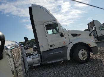  Salvage Peterbilt 579