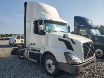  Salvage Volvo Vnl