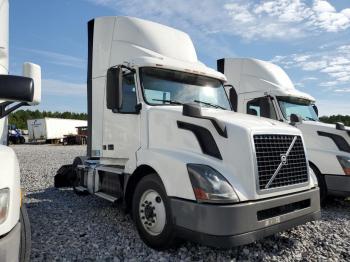  Salvage Volvo Vnl