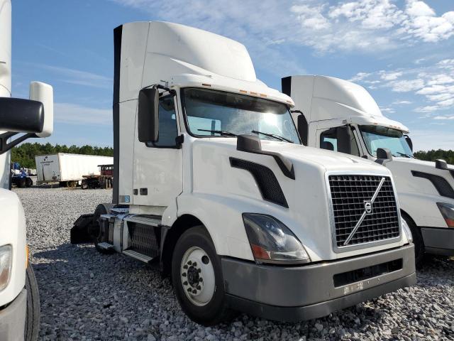  Salvage Volvo Vnl