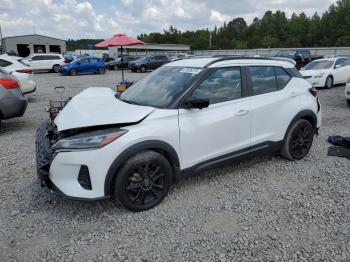  Salvage Nissan Kicks