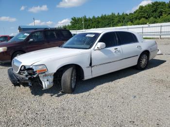  Salvage Lincoln Towncar