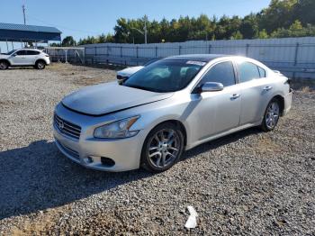  Salvage Nissan Maxima