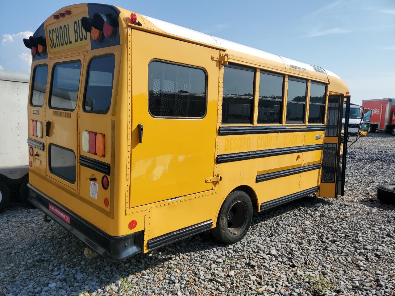 Chevrolet Express G4500 Image 9