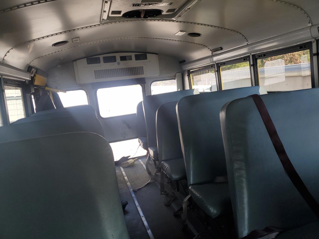 Chevrolet Express G4500 Image 6