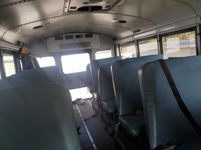 Chevrolet Express G4500 Image 6