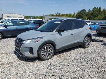  Salvage Nissan Kicks
