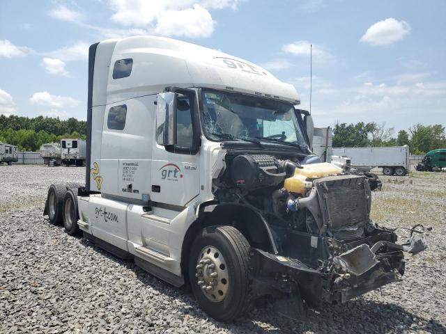  Salvage Volvo Vnl