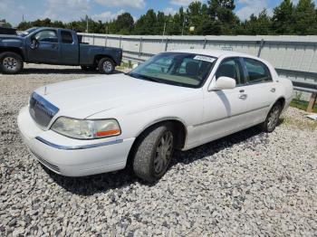  Salvage Lincoln Towncar