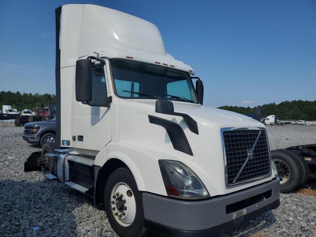  Salvage Volvo Vnl