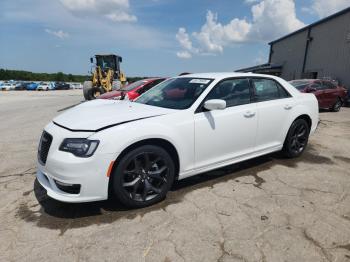  Salvage Chrysler 300