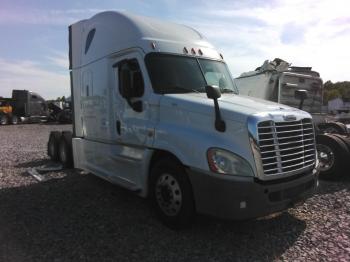  Salvage Freightliner Cascadia 1