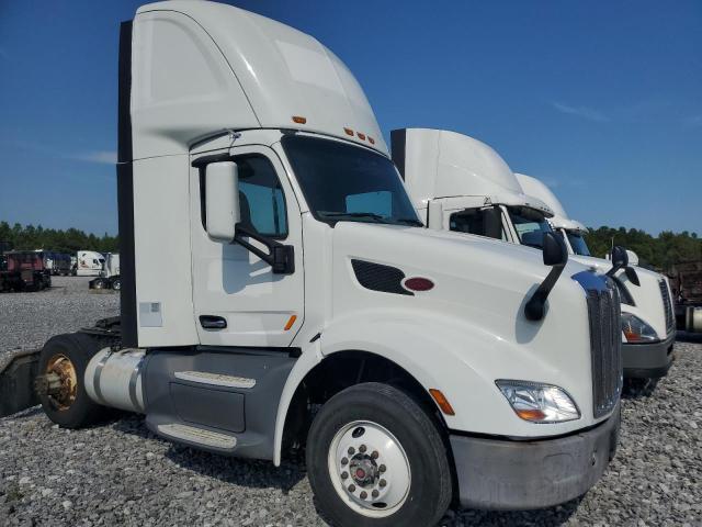  Salvage Peterbilt Tractor 579