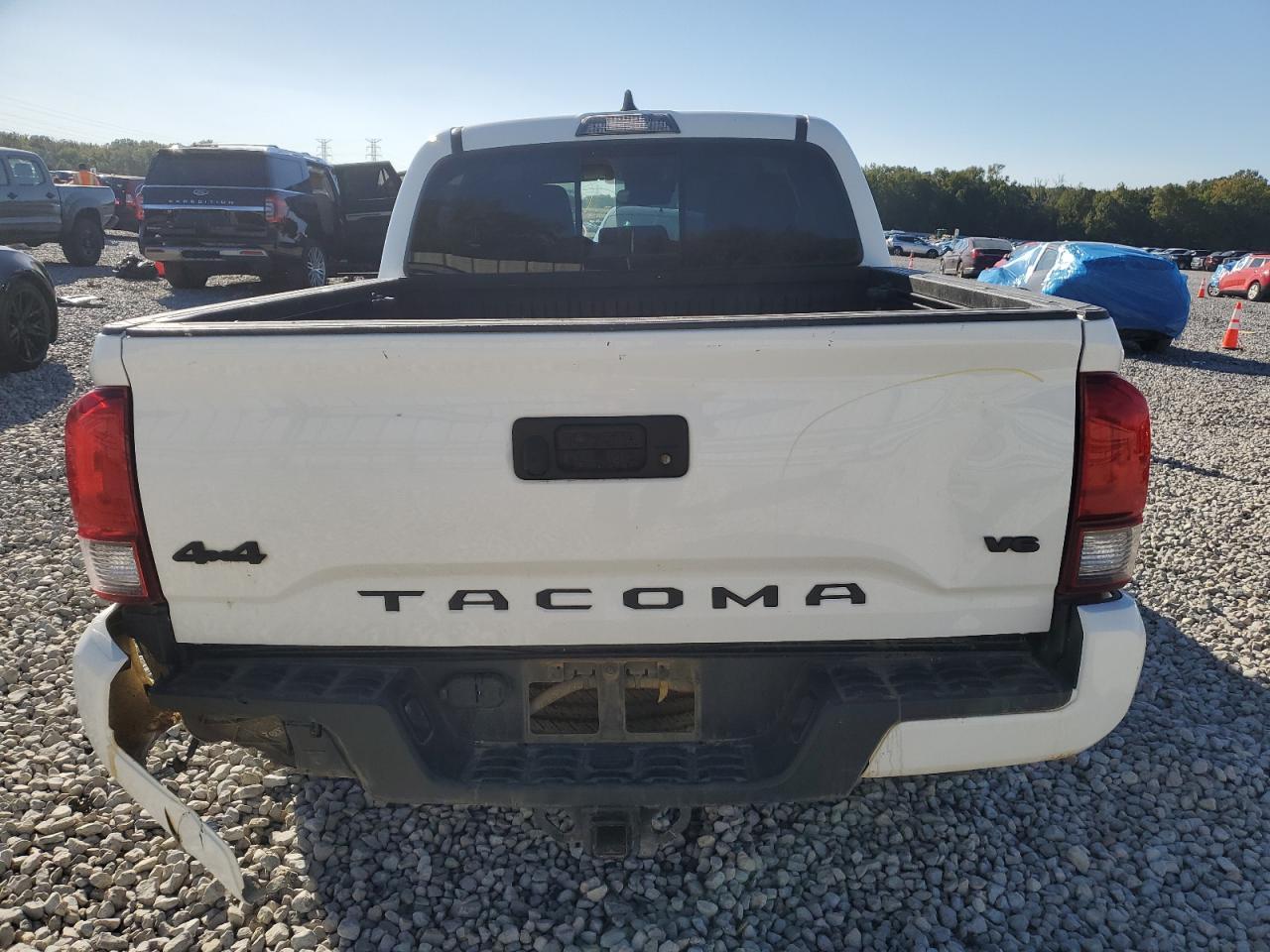 Toyota Tacoma Double Cab Image 11