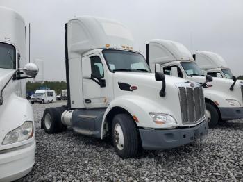  Salvage Peterbilt 579