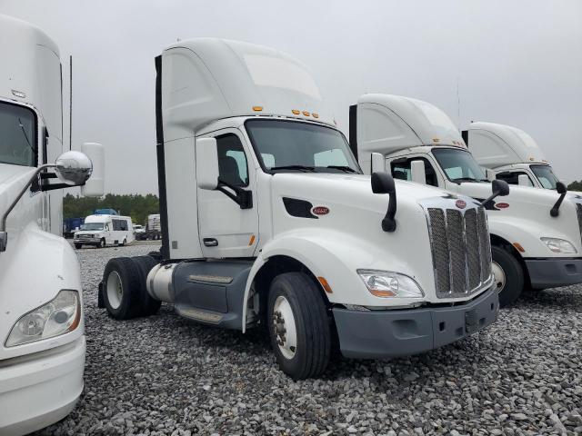  Salvage Peterbilt 579