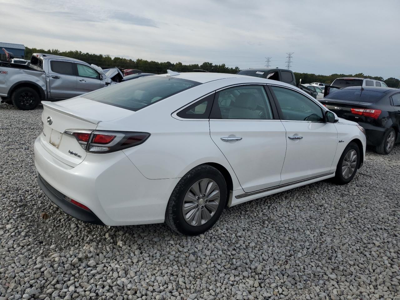 Hyundai SONATA Hybrid Image 3
