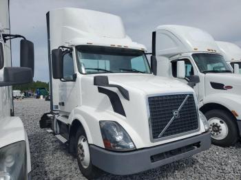  Salvage Volvo Vnl