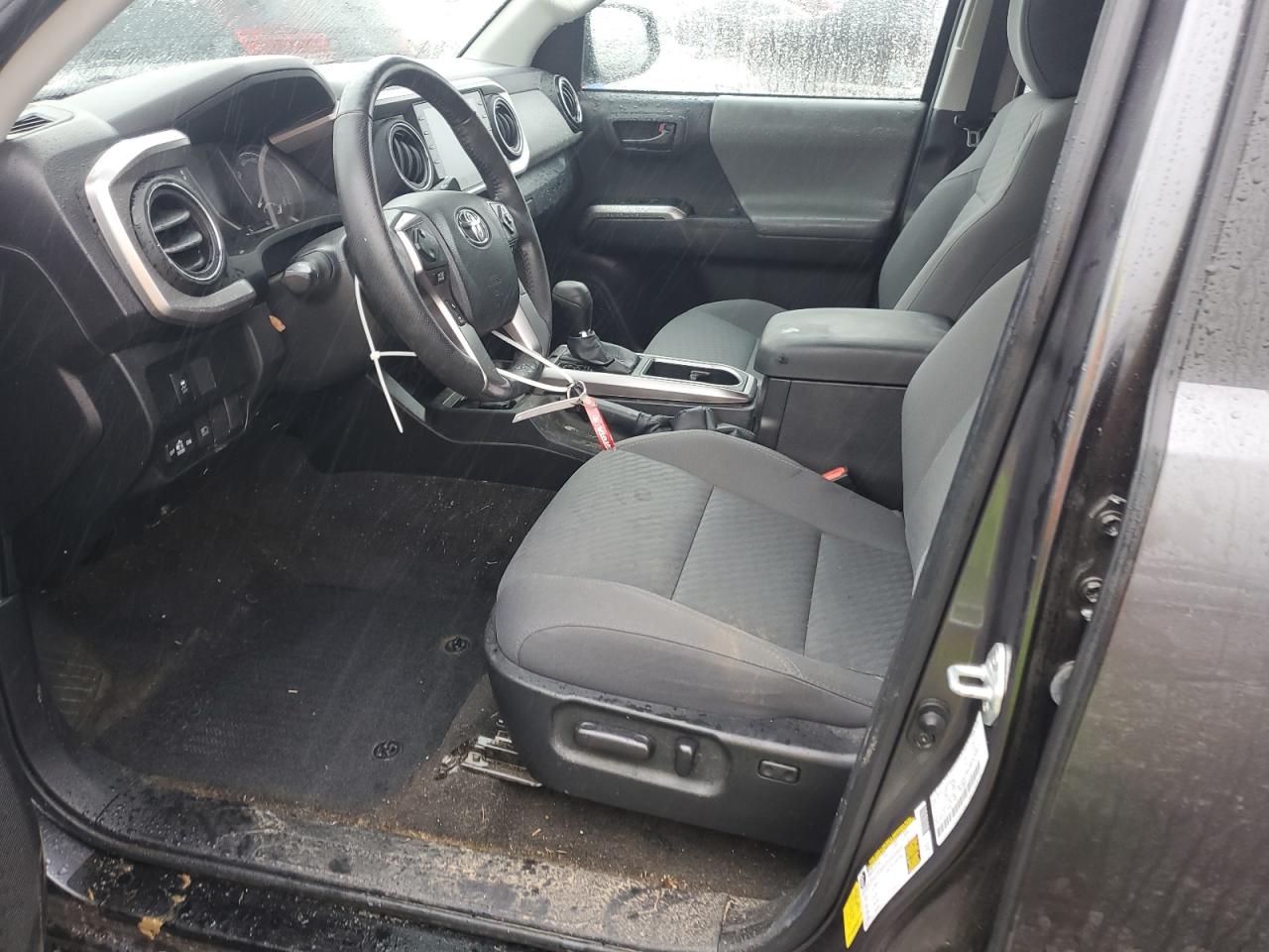 Toyota Tacoma Double Cab Image 12