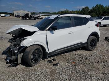  Salvage Nissan Kicks