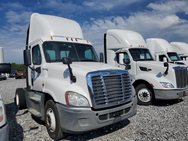  Salvage Freightliner Cascadia 1