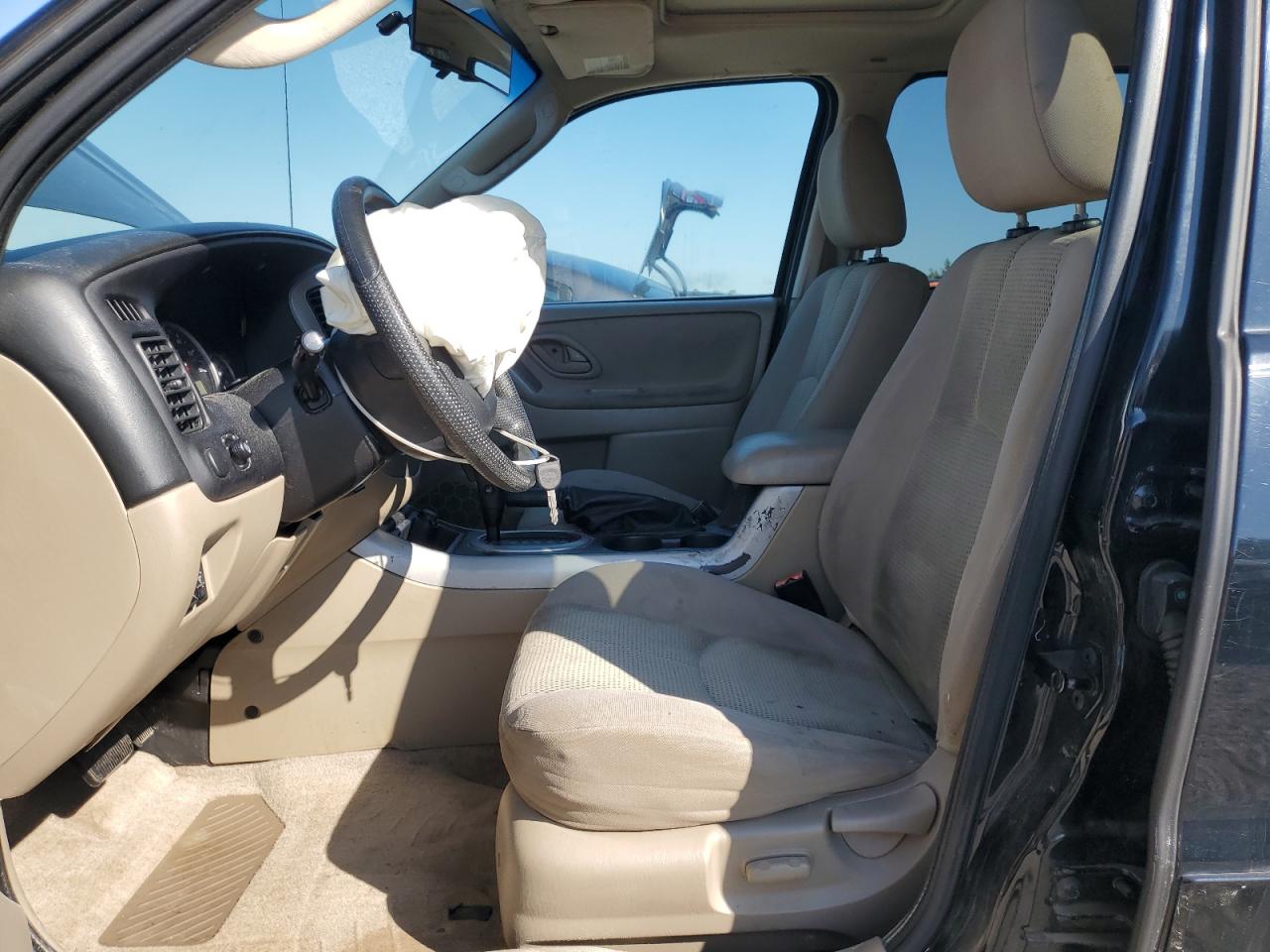 Mazda Tribute S Image 8