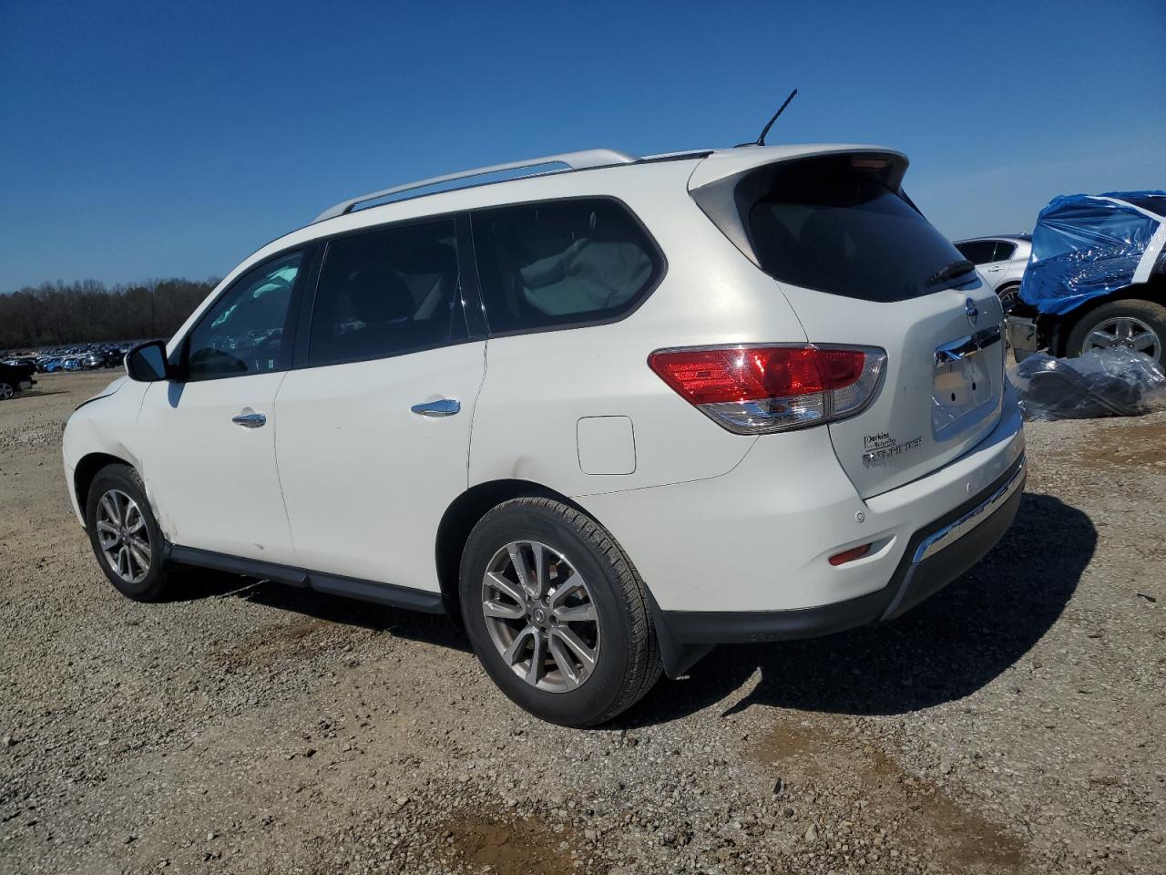 Nissan Pathfinder S Image 4
