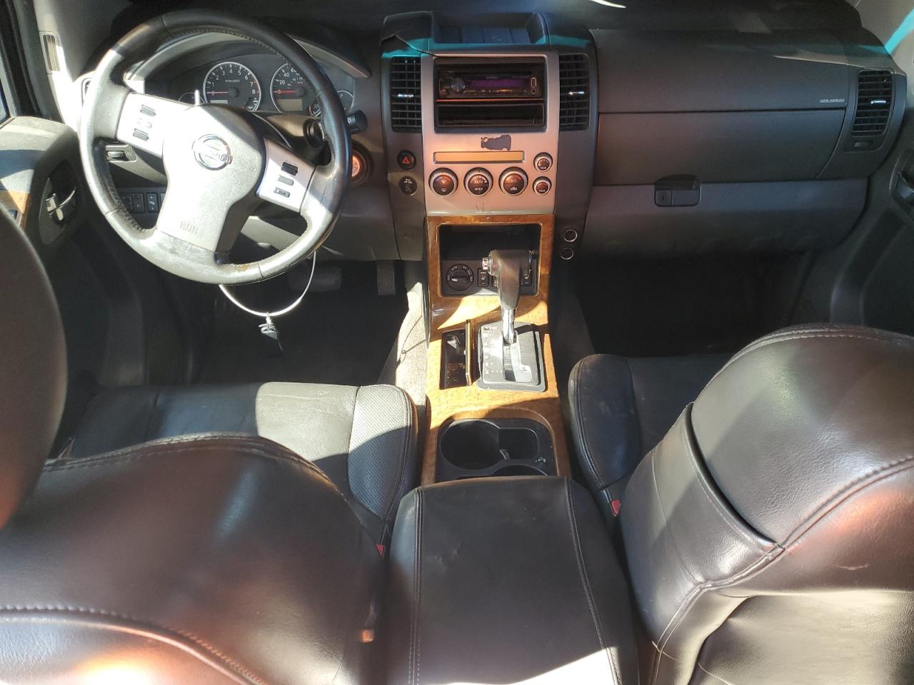 Nissan Pathfinder Le Image 2