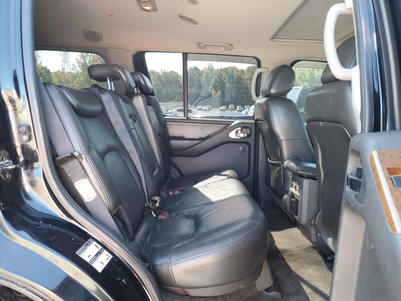 Nissan Pathfinder Le Image 4