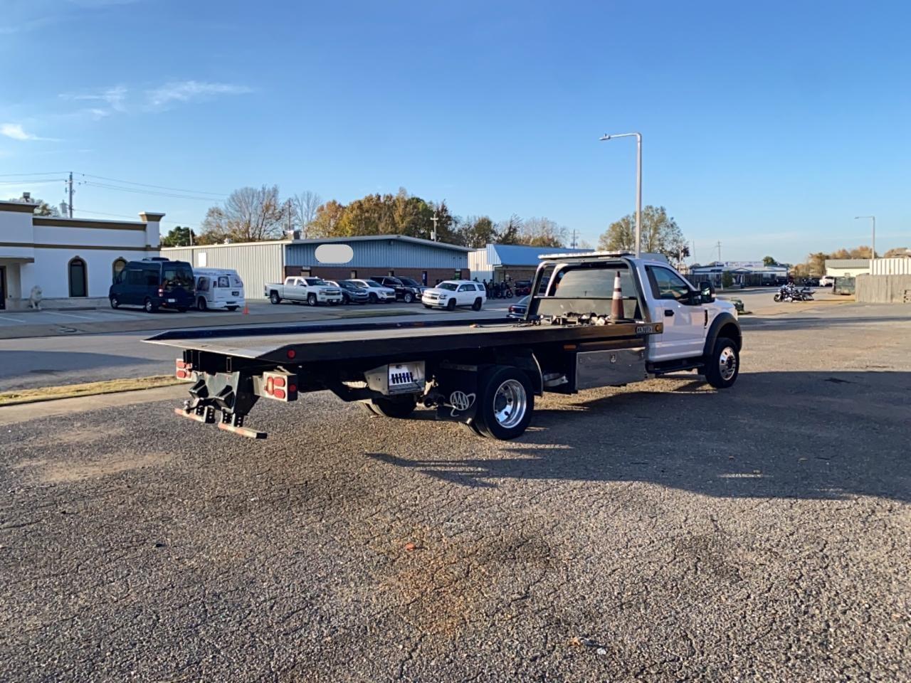 Ford F-550 Super Duty Image 6