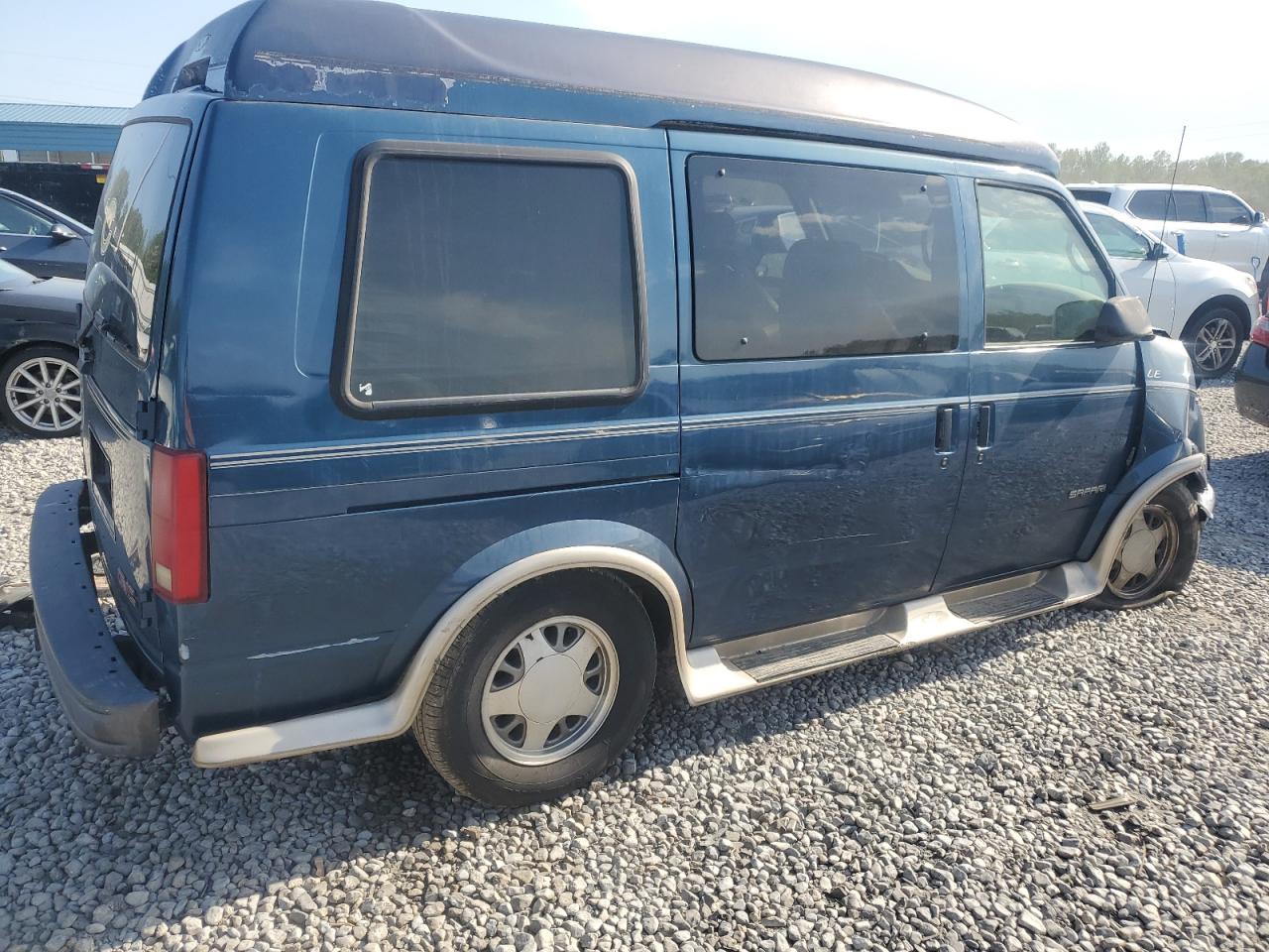 GMC Safari Xt Image 3