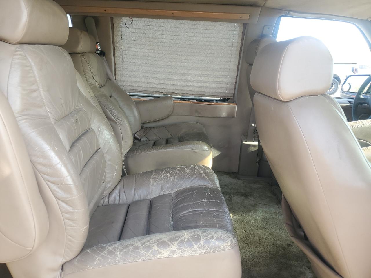 GMC Safari Xt Image 8