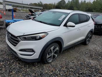 Salvage Hyundai TUCSON