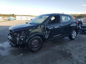  Salvage Nissan Kicks