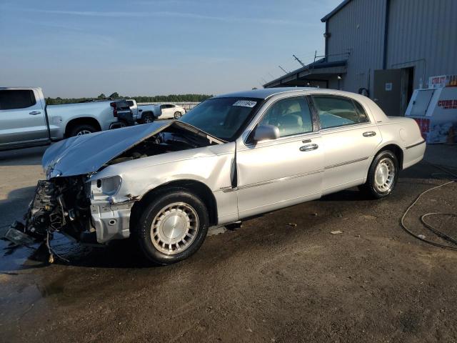  Salvage Lincoln Towncar