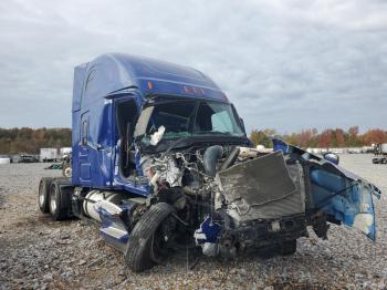  Salvage Freightliner Cascadia 1