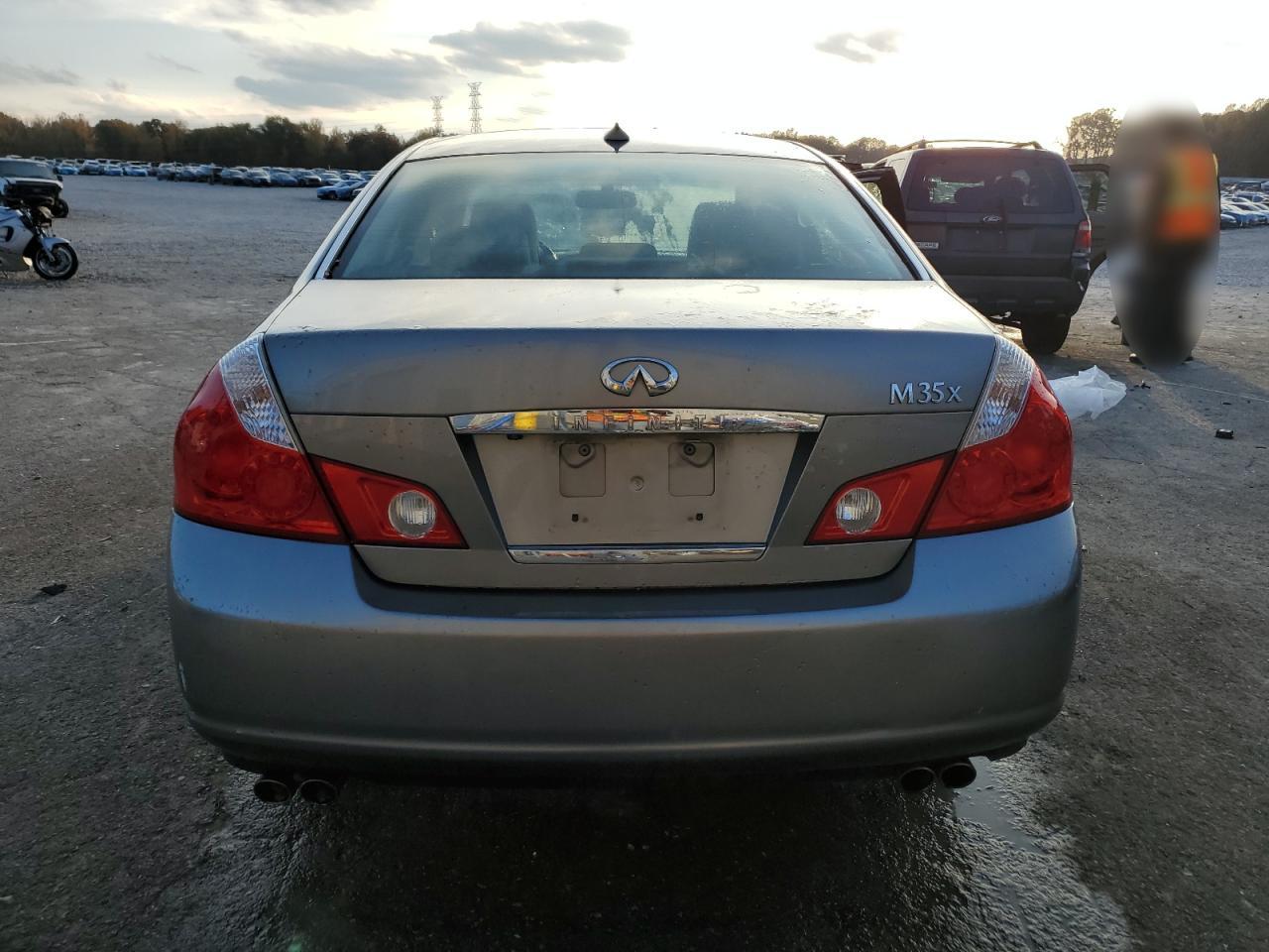 INFINITI M35 Base Image 6