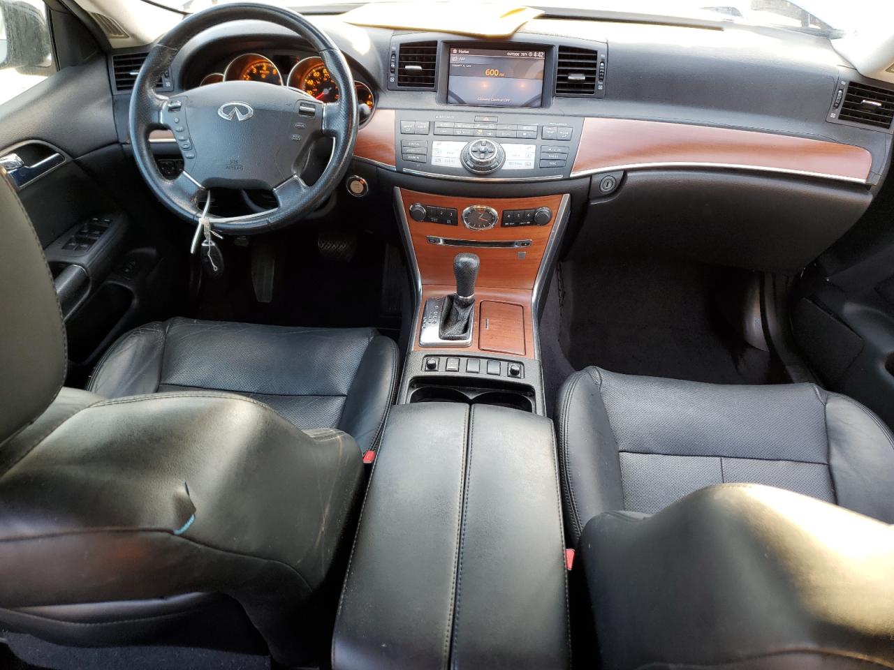 INFINITI M35 Base Image 8
