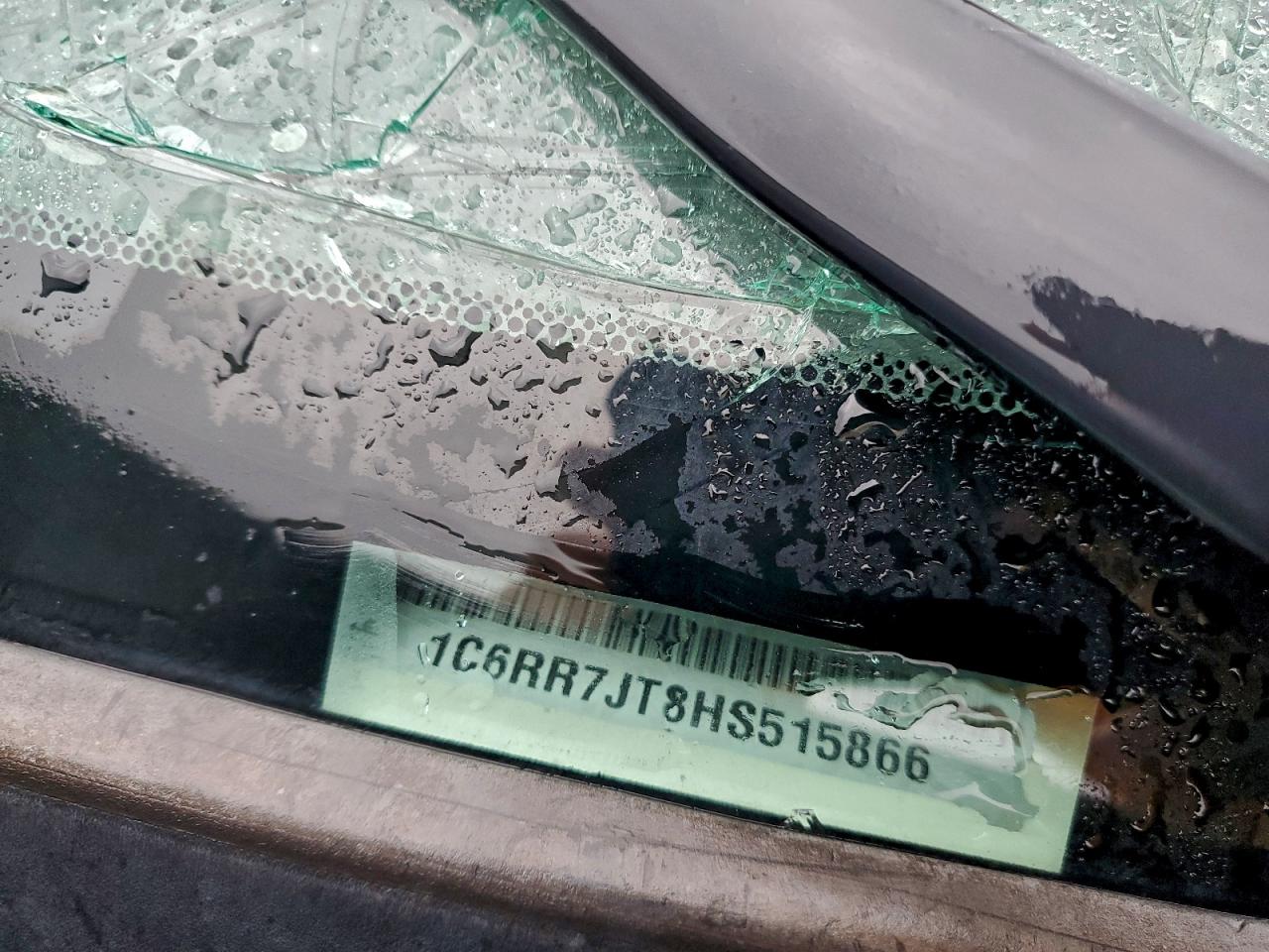 Ram 1500 Laramie Image 12