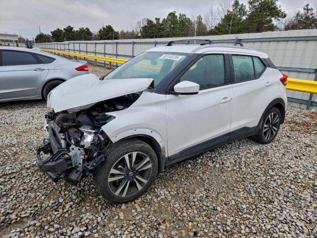  Salvage Nissan Kicks