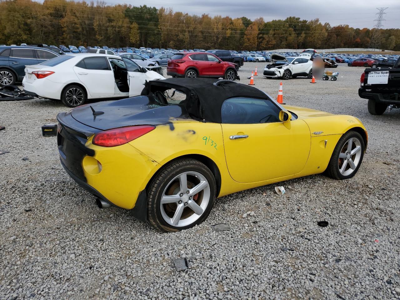 Pontiac Solstice Image 2