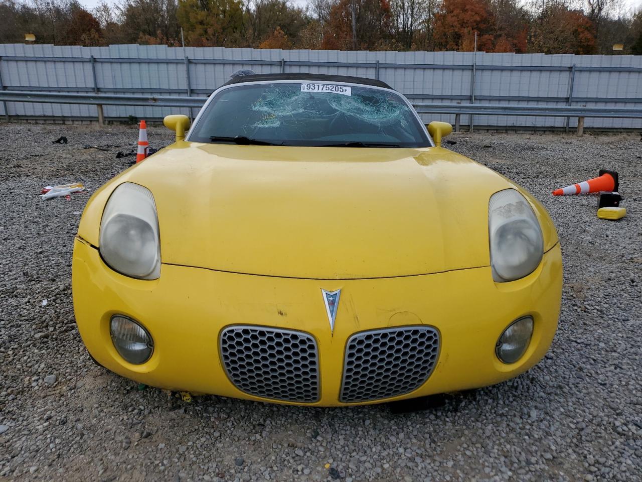 Pontiac Solstice Image 3