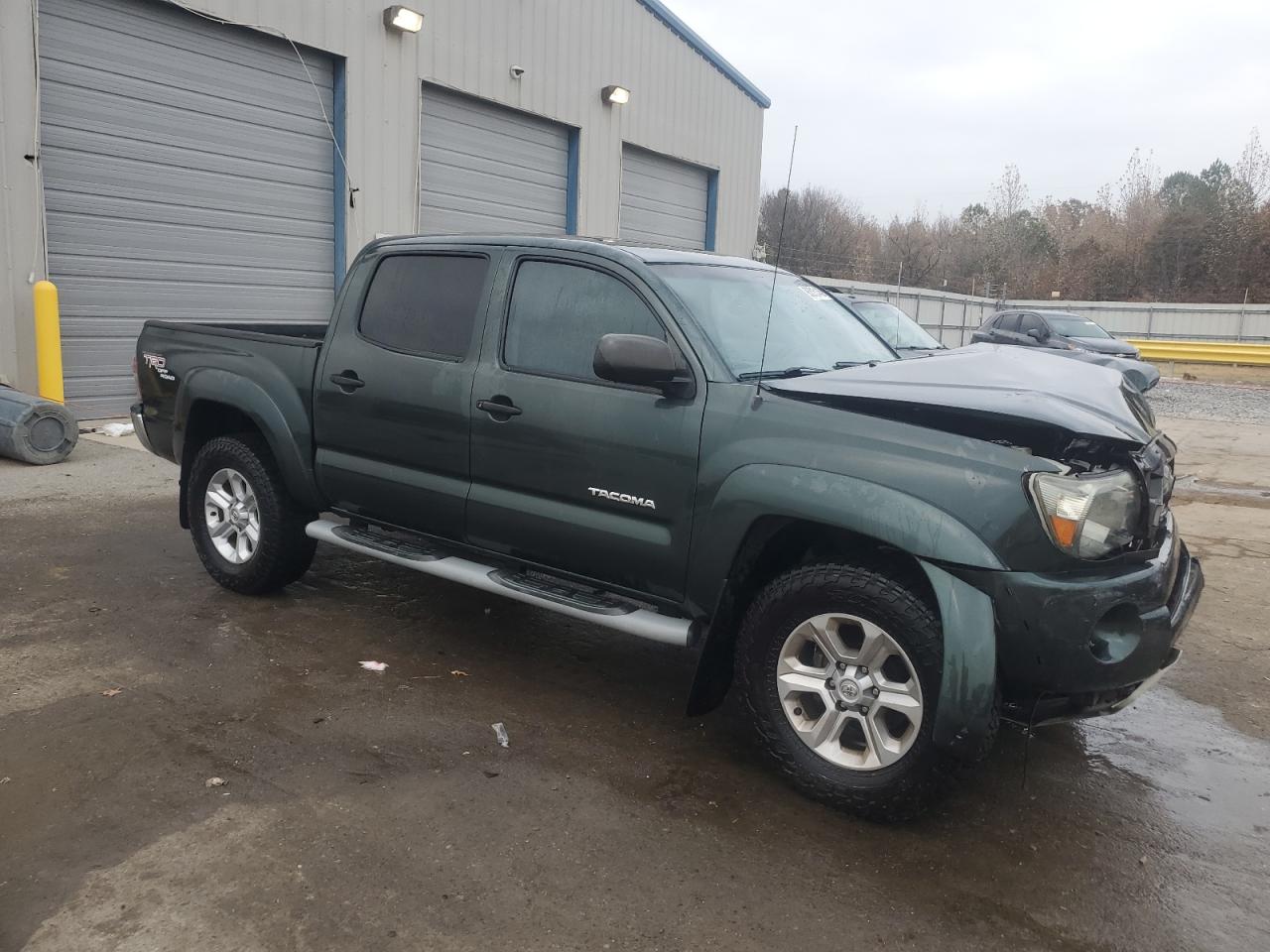 Toyota Tacoma Double Cab Image 4