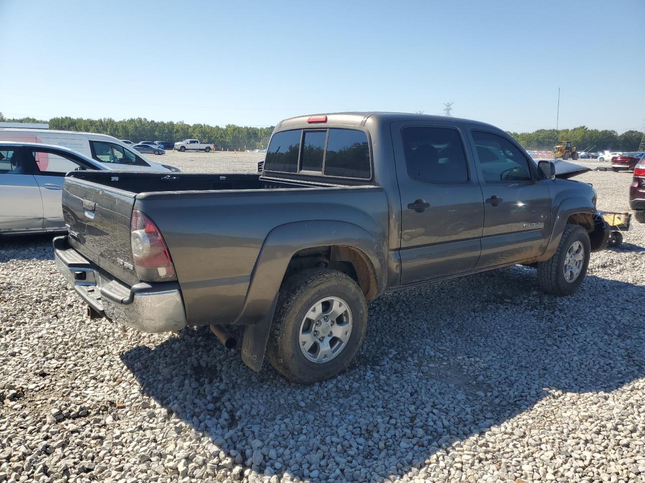Toyota Tacoma Double Cab Image 3