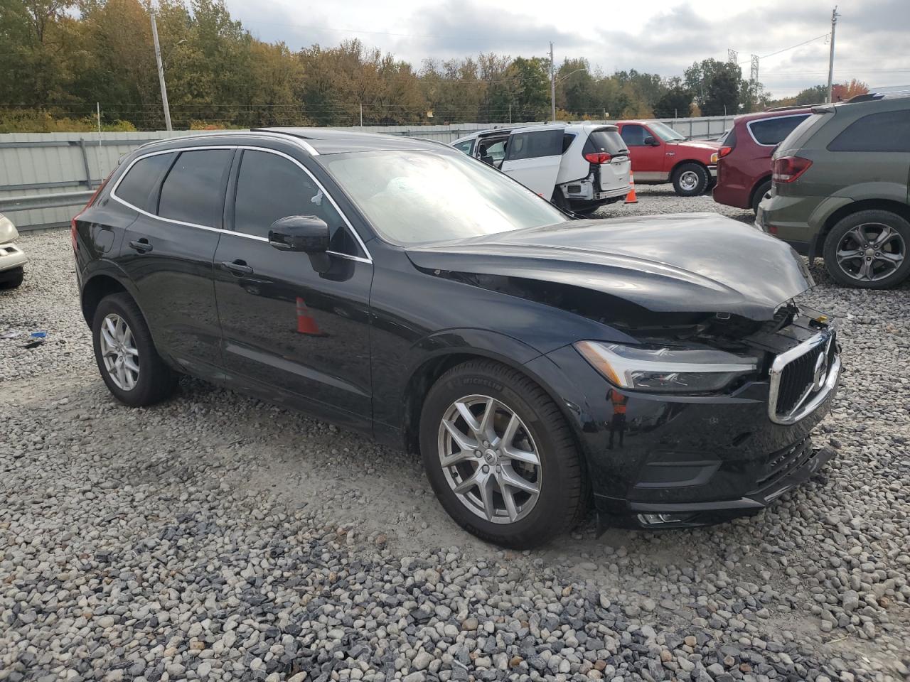 Volvo XC60 T5 Momentum Image 2