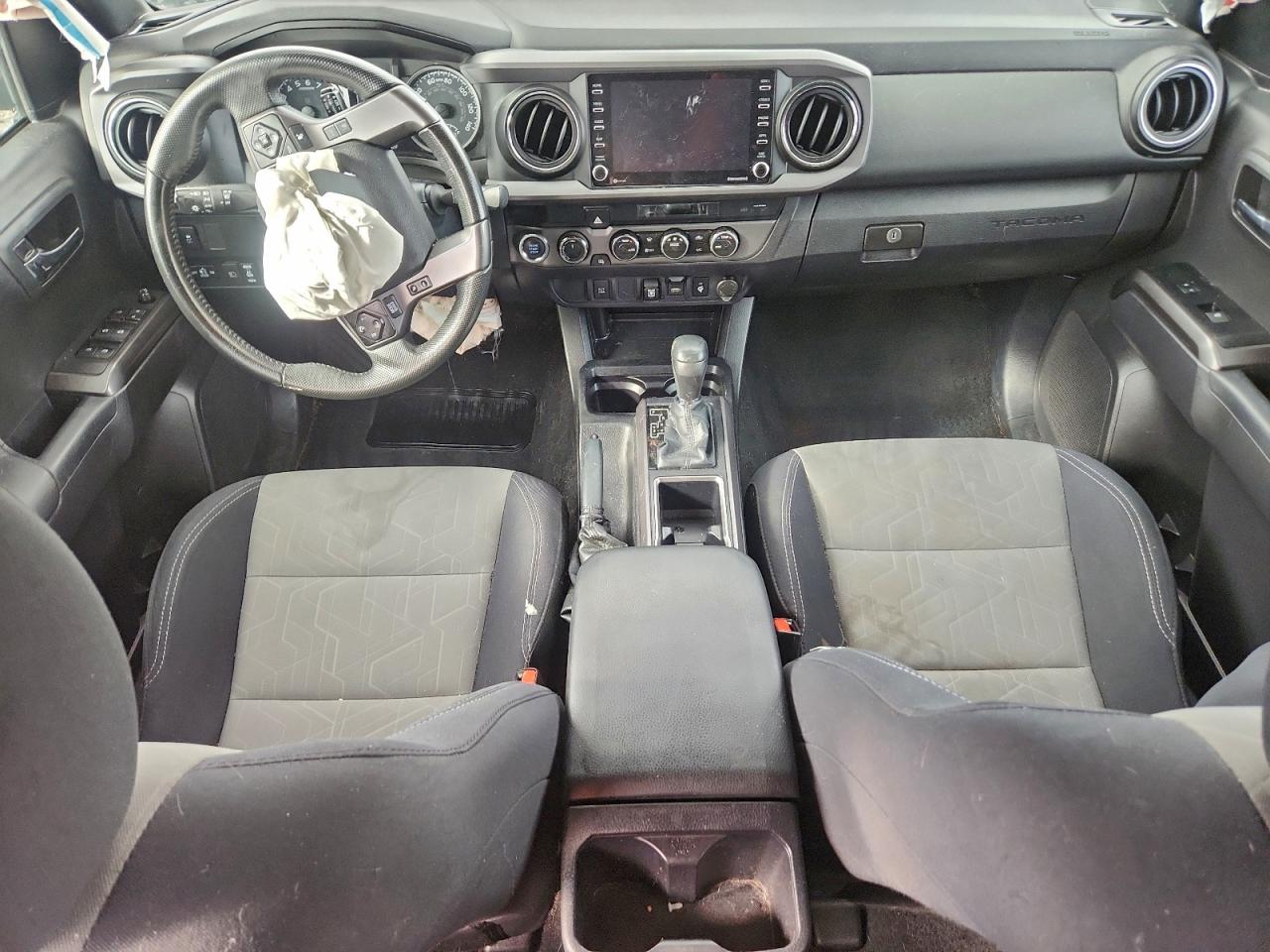 Toyota Tacoma Double Cab Image 11