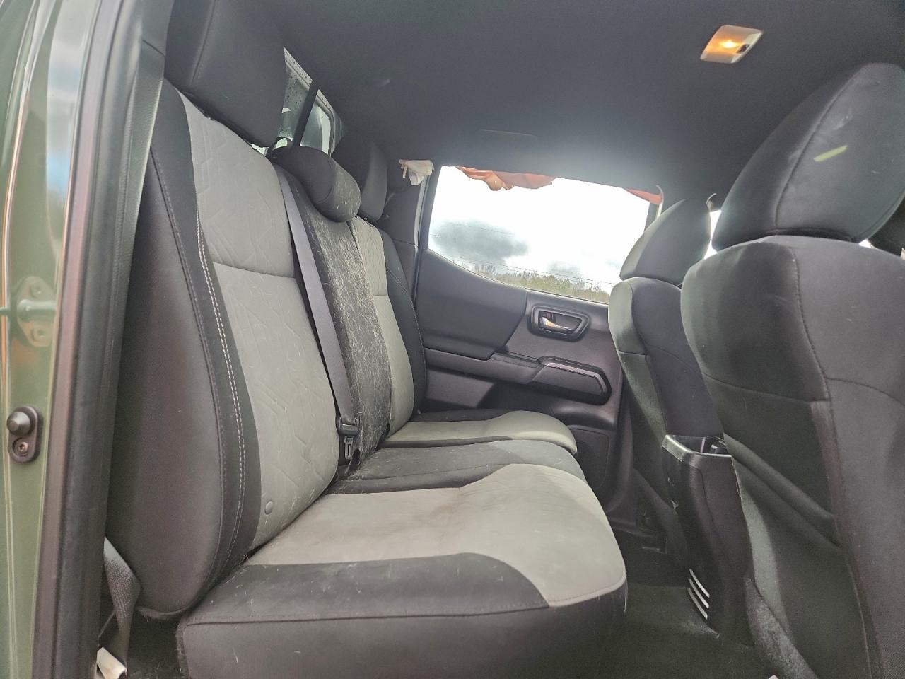 Toyota Tacoma Double Cab Image 6