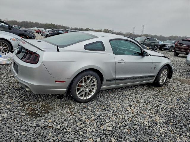 Ford Tractor Image 4