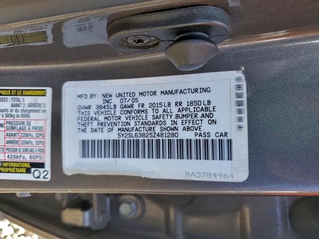 Pontiac Vibe Image 4